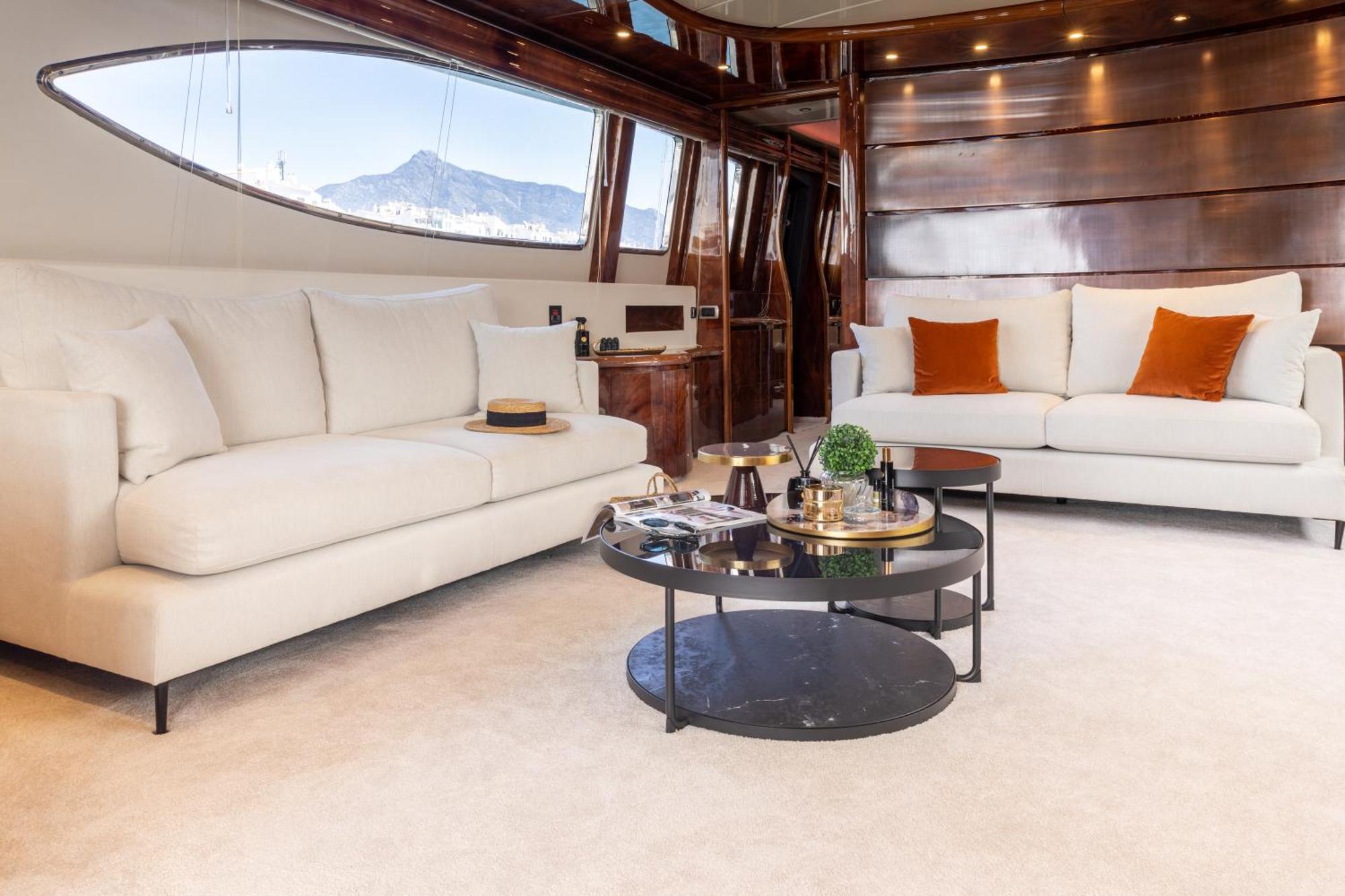 Super Yacht Located In Puerto Banus Hotel Marbella Luaran gambar