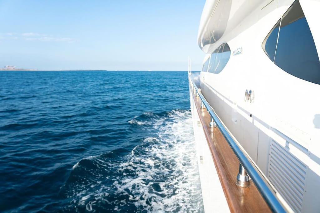 Super Yacht Located In Puerto Banus Hotel Marbella Luaran gambar