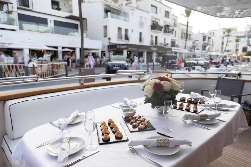 Super Yacht Located In Puerto Banus Hotel Marbella Luaran gambar