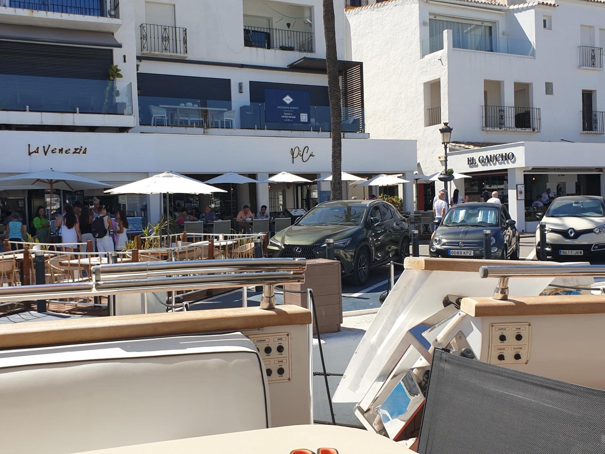 Super Yacht Located In Puerto Banus Hotel Marbella Luaran gambar