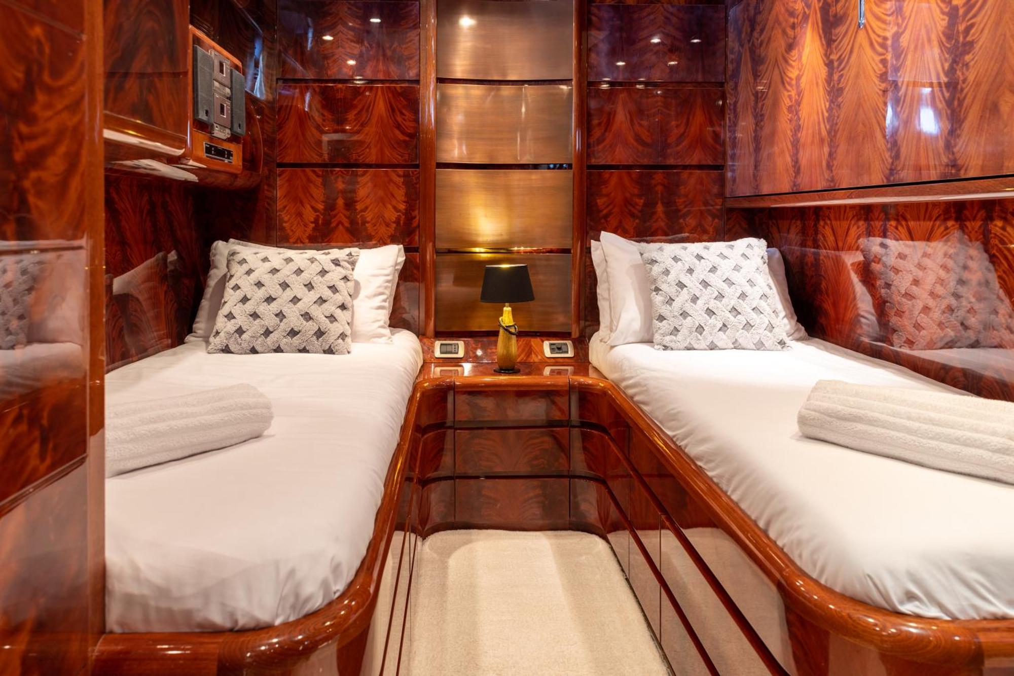 Super Yacht Located In Puerto Banus Hotel Marbella Luaran gambar