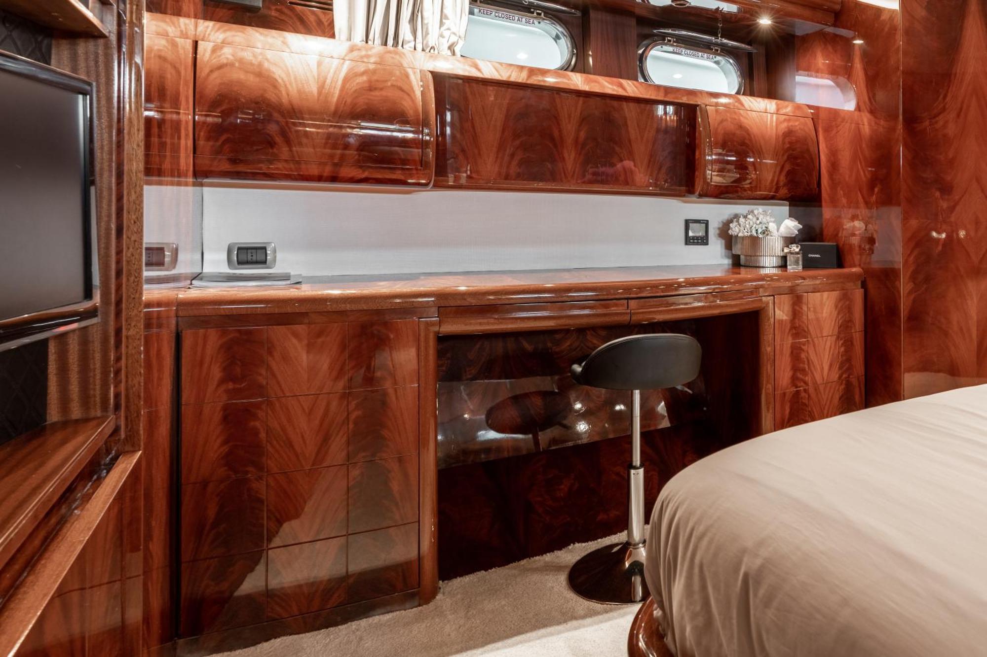 Super Yacht Located In Puerto Banus Hotel Marbella Luaran gambar