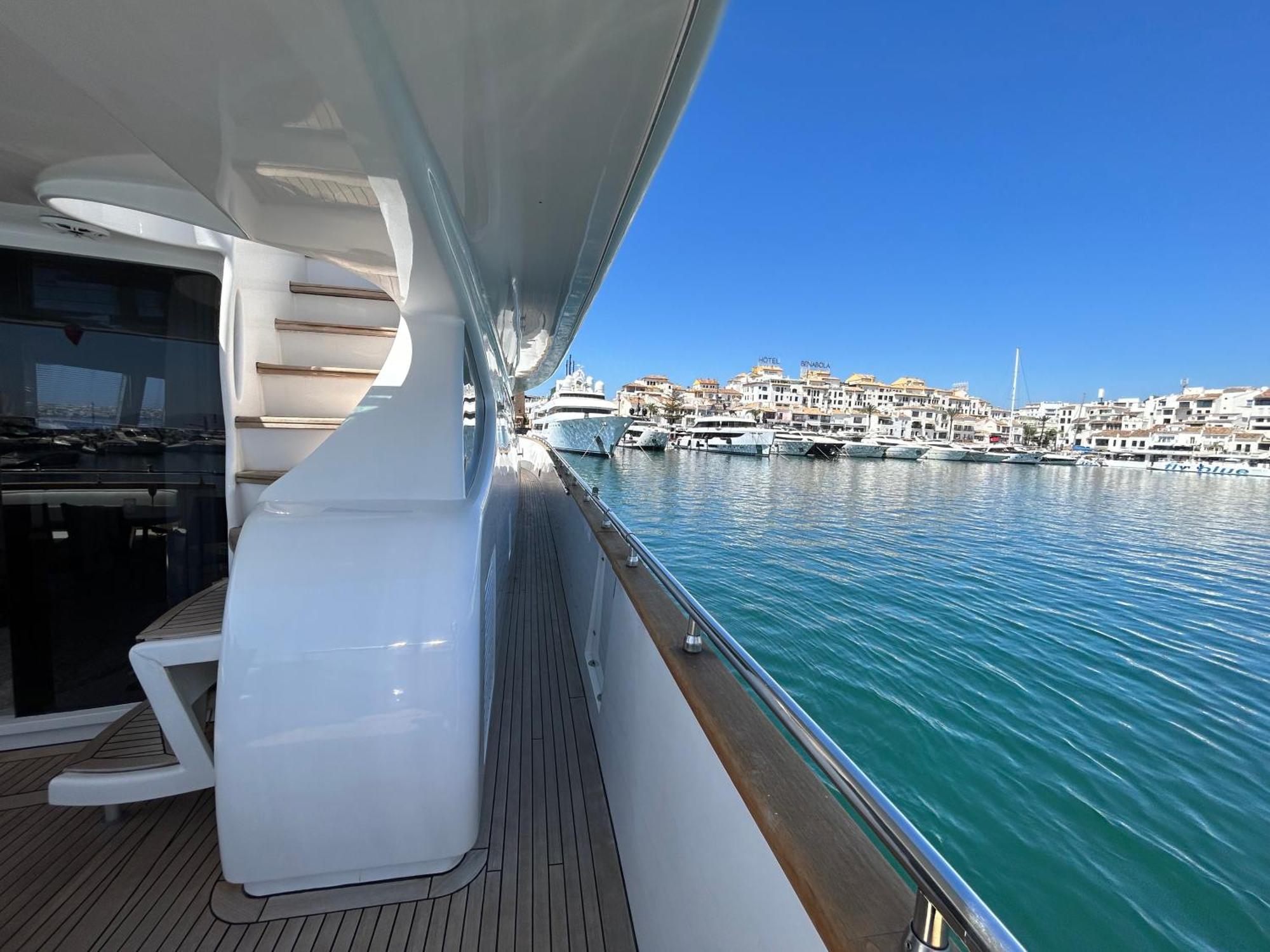 Super Yacht Located In Puerto Banus Hotel Marbella Luaran gambar