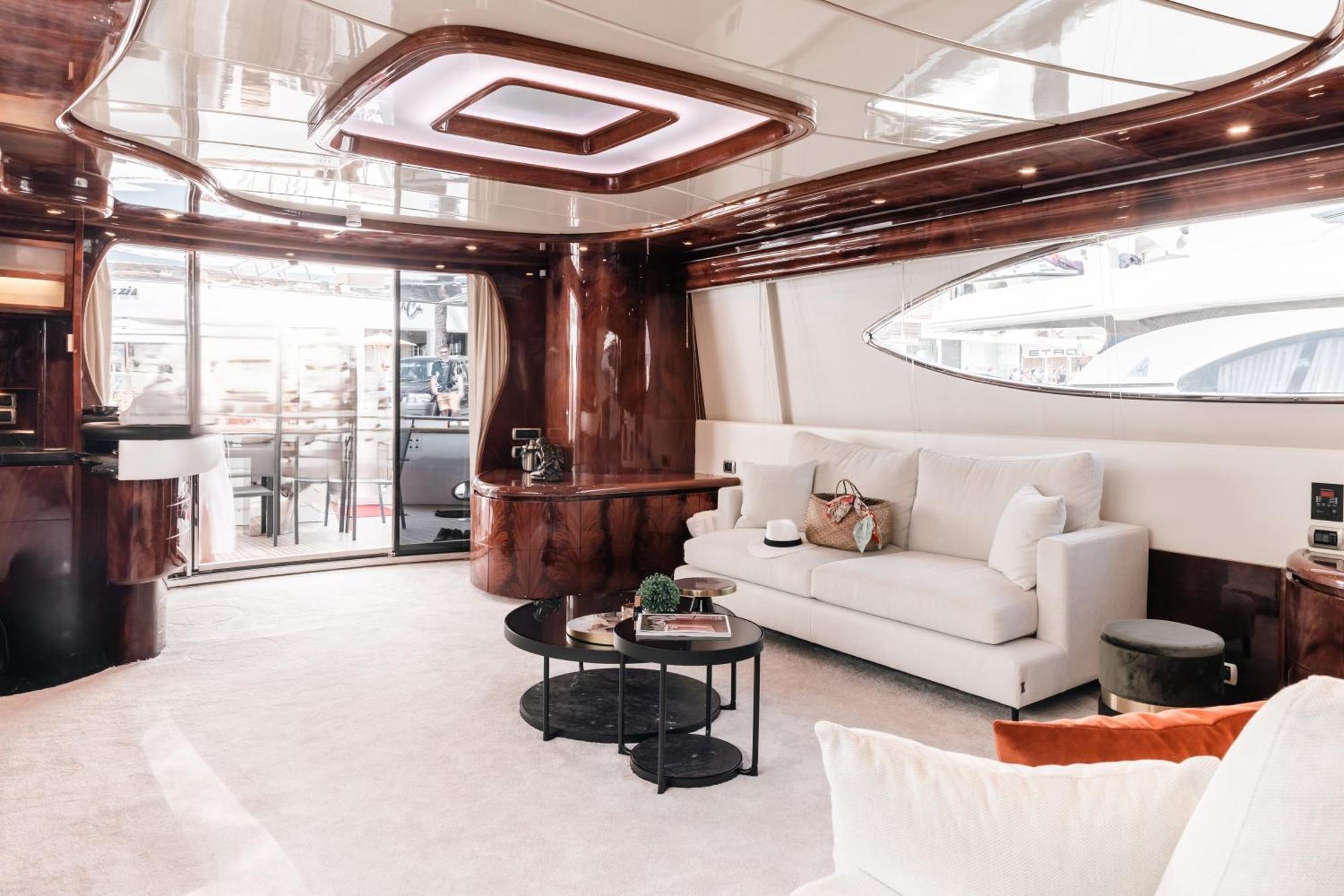 Super Yacht Located In Puerto Banus Hotel Marbella Luaran gambar