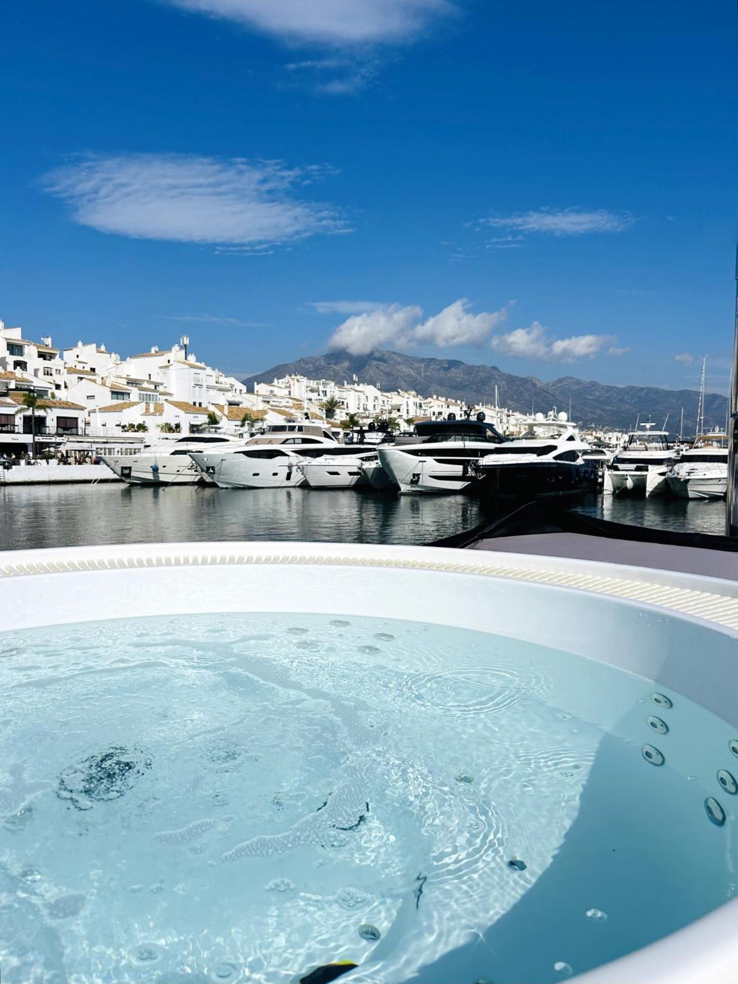 Super Yacht Located In Puerto Banus Hotel Marbella Luaran gambar